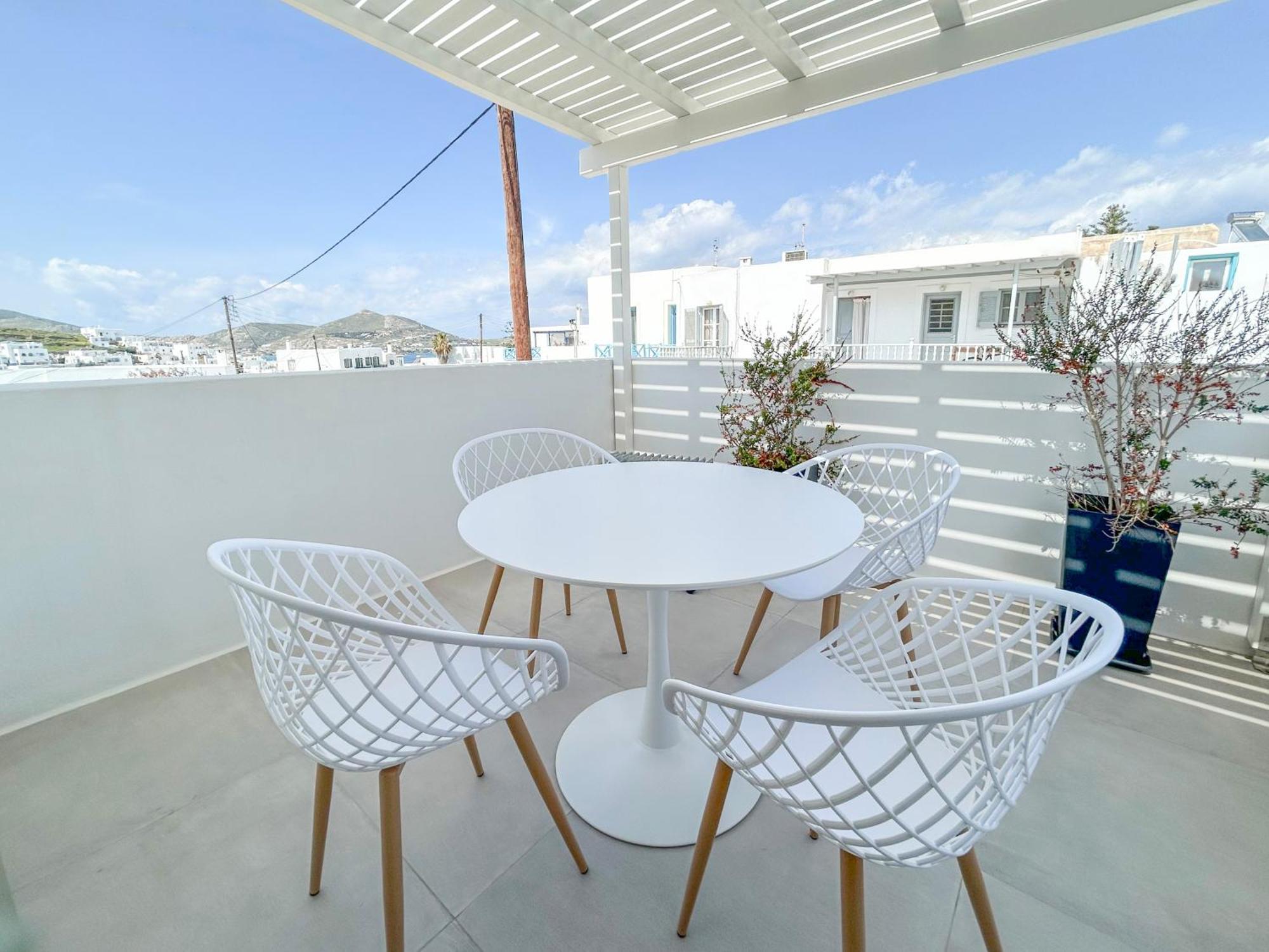 Hébergement de vacances Joelia In Paros With Private Jacuzzi!