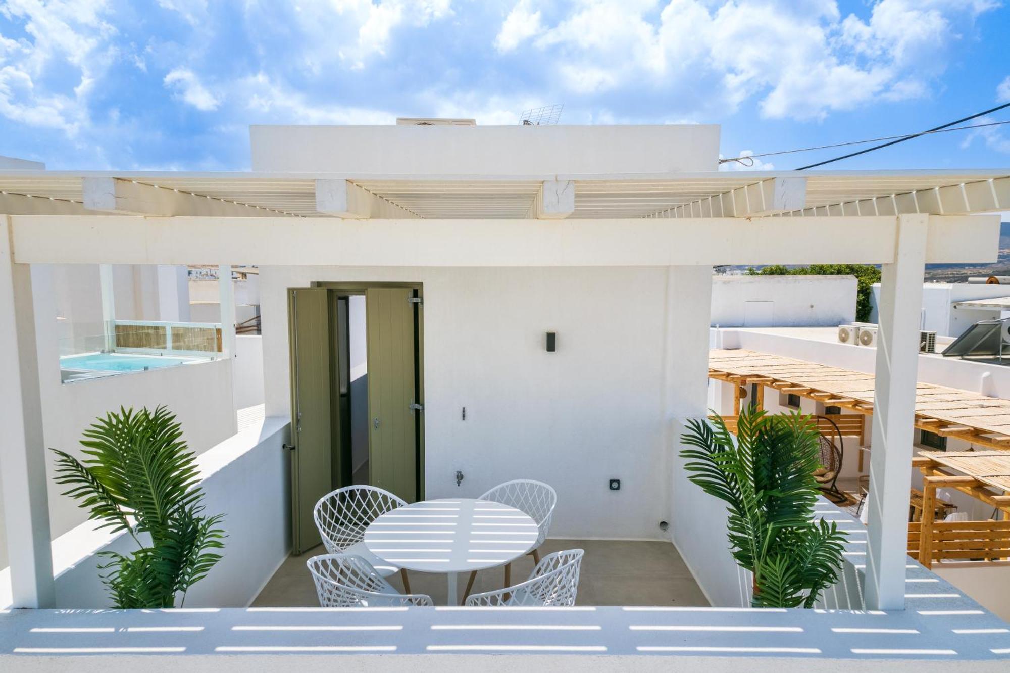 Hébergement de vacances Joelia In Paros With Private Jacuzzi! *