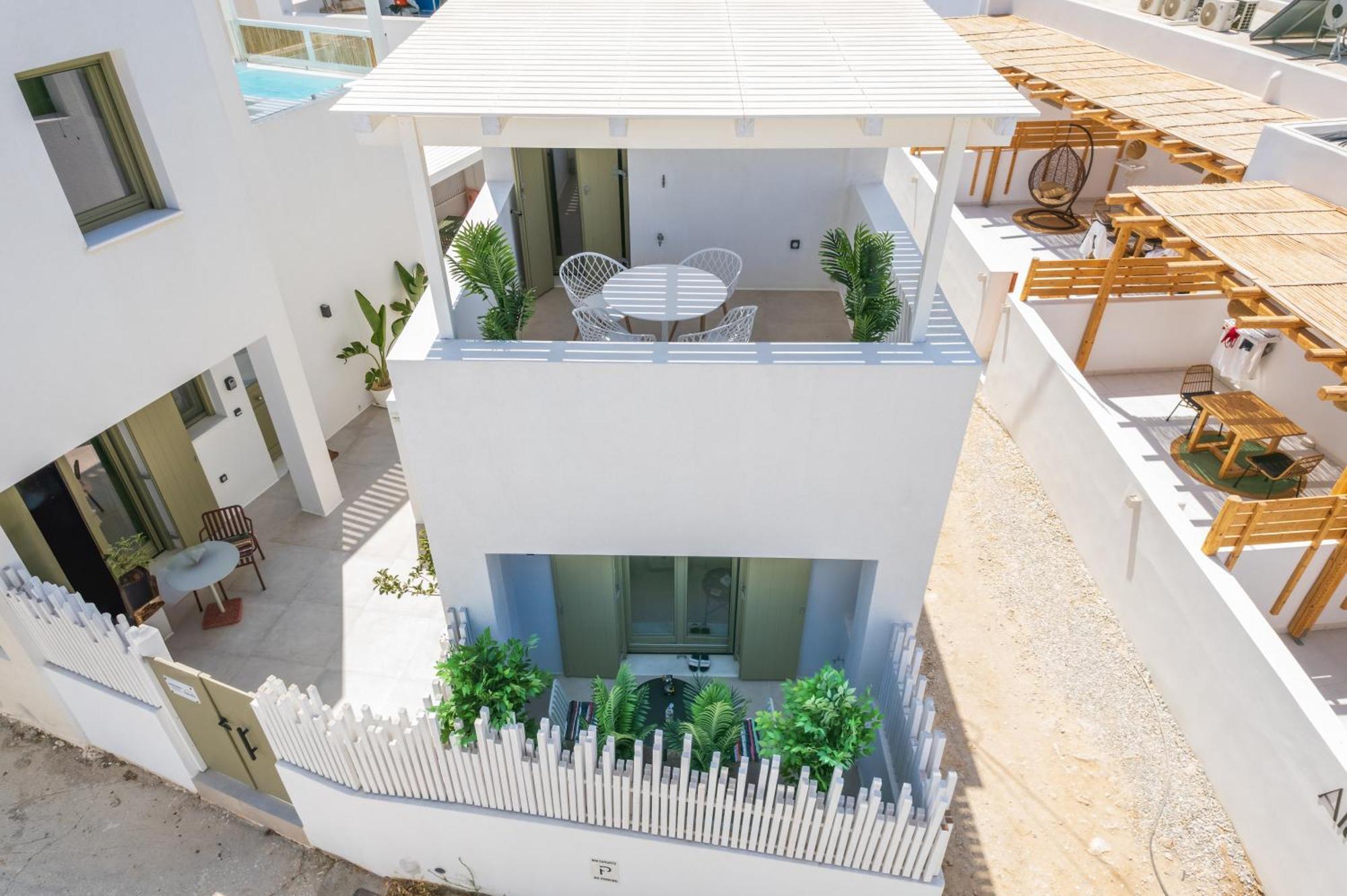 Hébergement de vacances Joelia In Paros With Private Jacuzzi! *
