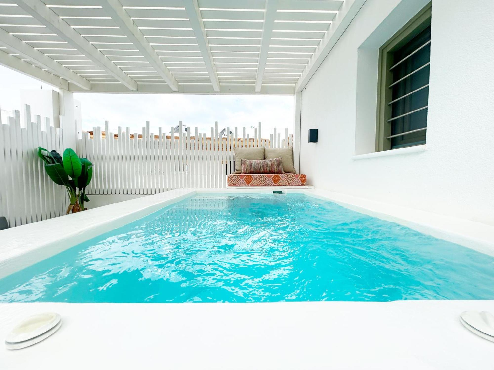Hébergement de vacances Joelia In Paros With Private Jacuzzi!