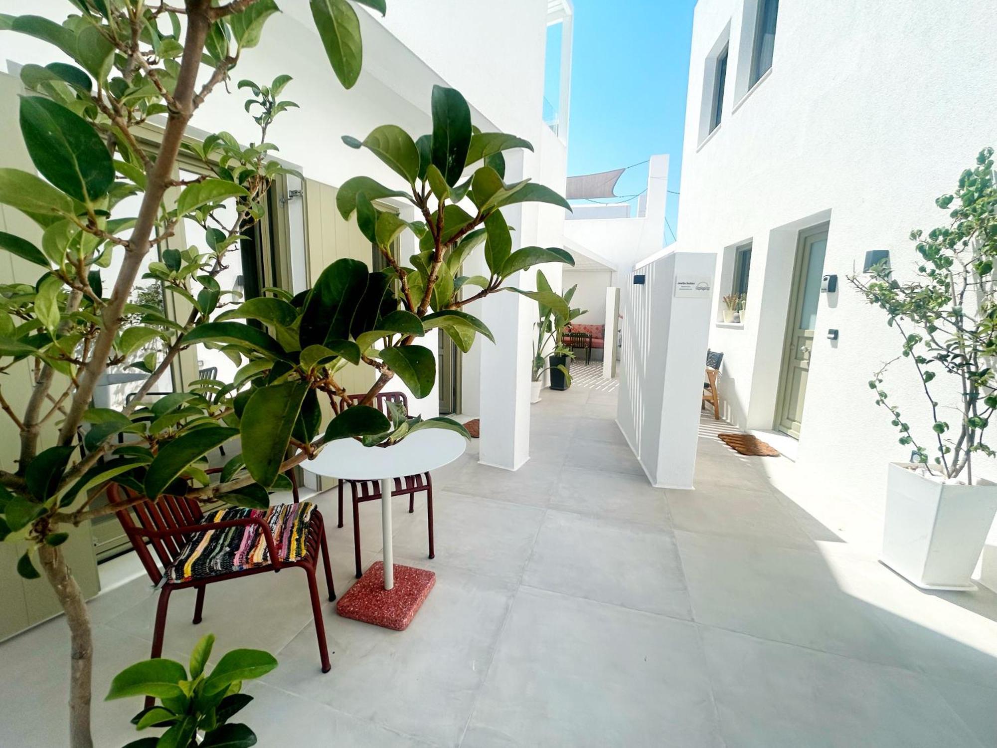 Joelia In Paros With Private Jacuzzi! Hébergement de vacances Náoussa