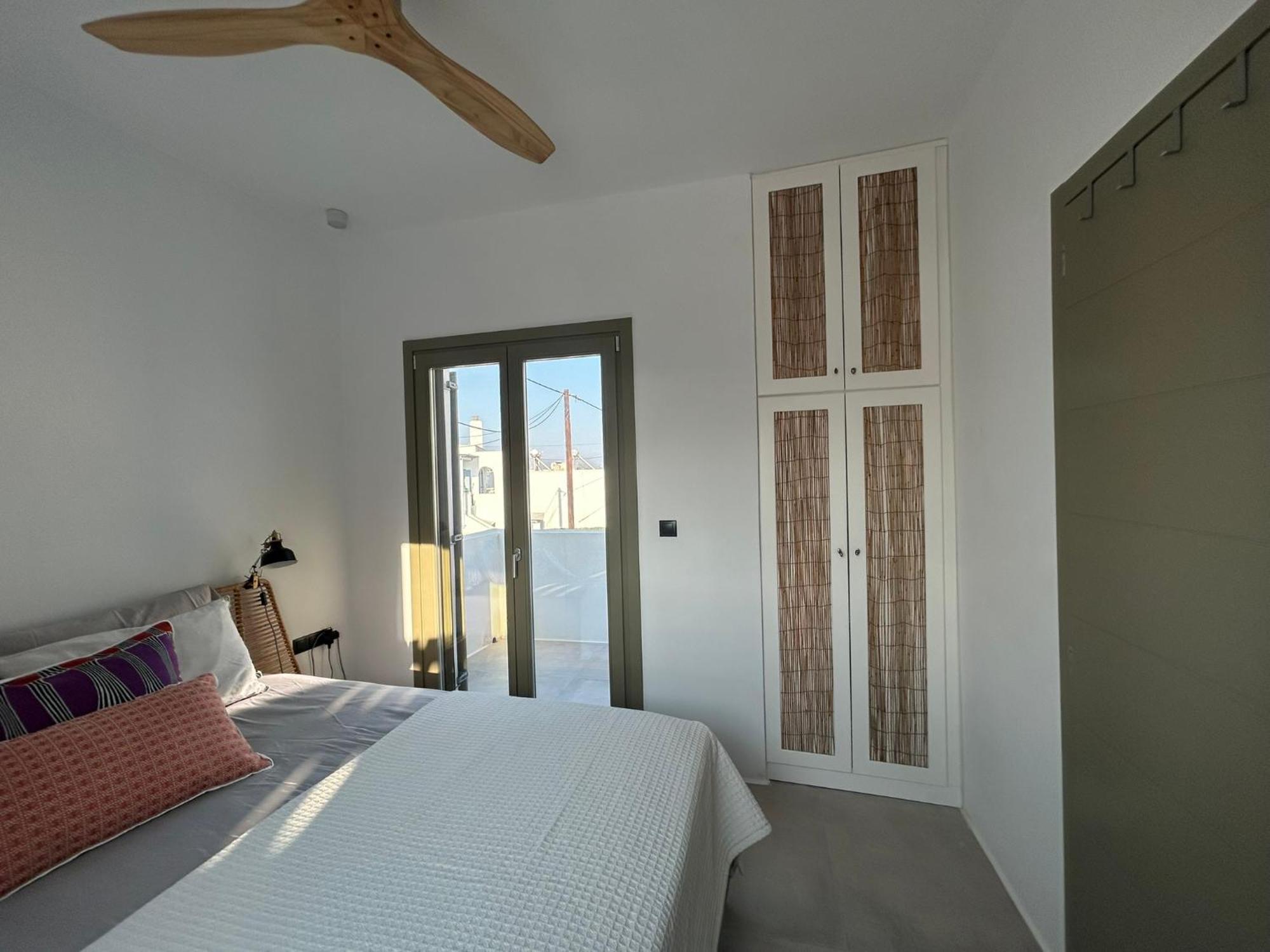 Hébergement de vacances Joelia In Paros With Private Jacuzzi! *